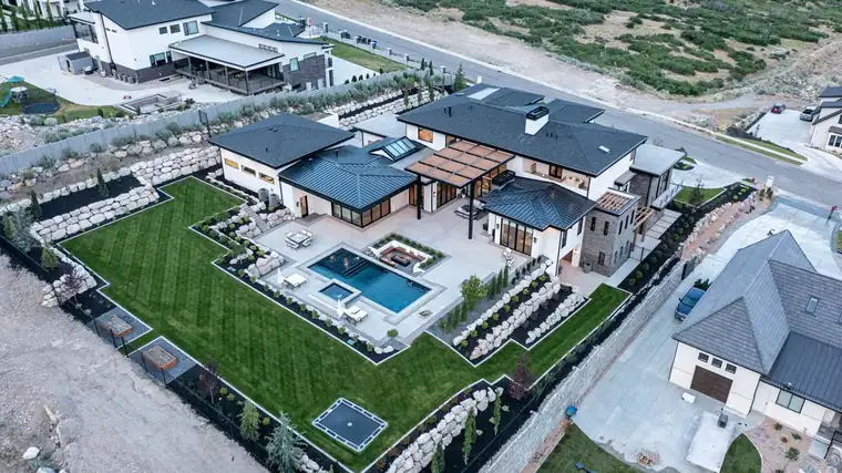 The Alpine Horizon by Raykon Construction