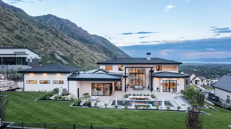 The Alpine Horizon by Raykon Construction