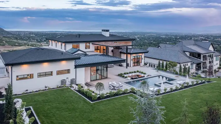 The Alpine Horizon by Raykon Construction