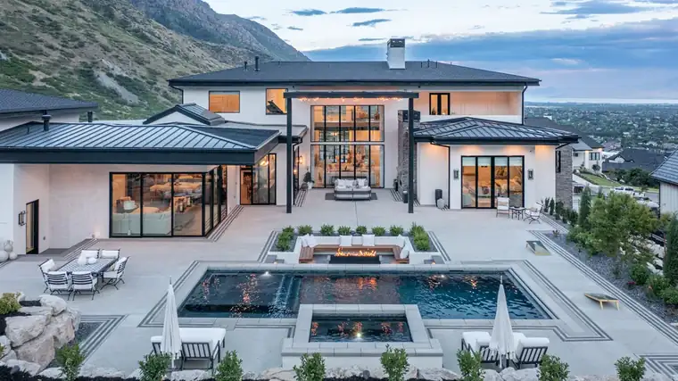 The Alpine Horizon by Raykon Construction