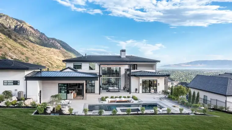 The Alpine Horizon by Raykon Construction