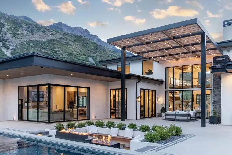 The Alpine Horizon by Raykon Construction