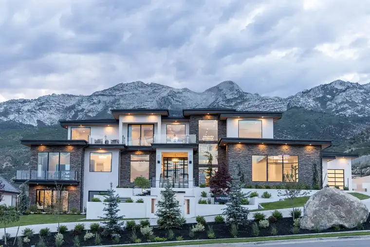 The Alpine Horizon by Raykon Construction
