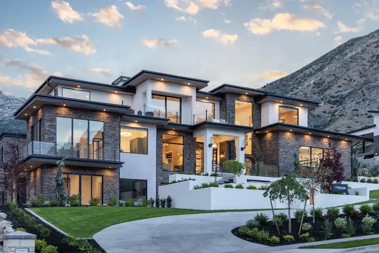 The Alpine Horizon by Raykon Construction