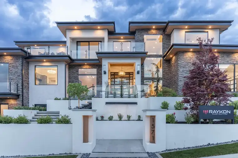 The Alpine Horizon by Raykon Construction
