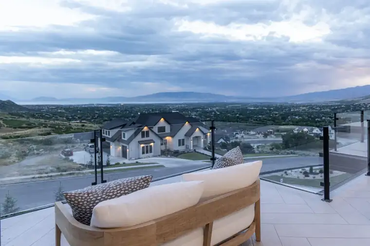The Alpine Horizon by Raykon Construction