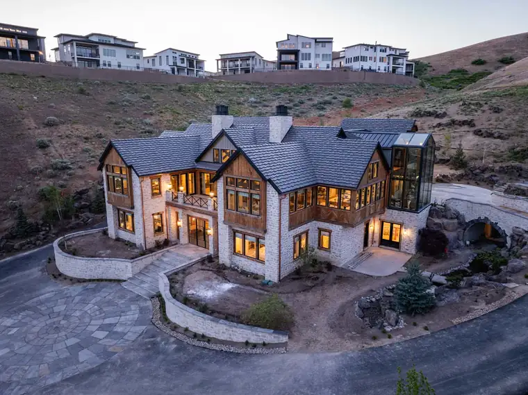 Auberge de la Famille by Raykon Construction