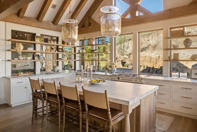 Auberge de la Famille by Raykon Construction