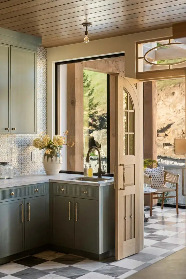Auberge de la Famille by Raykon Construction