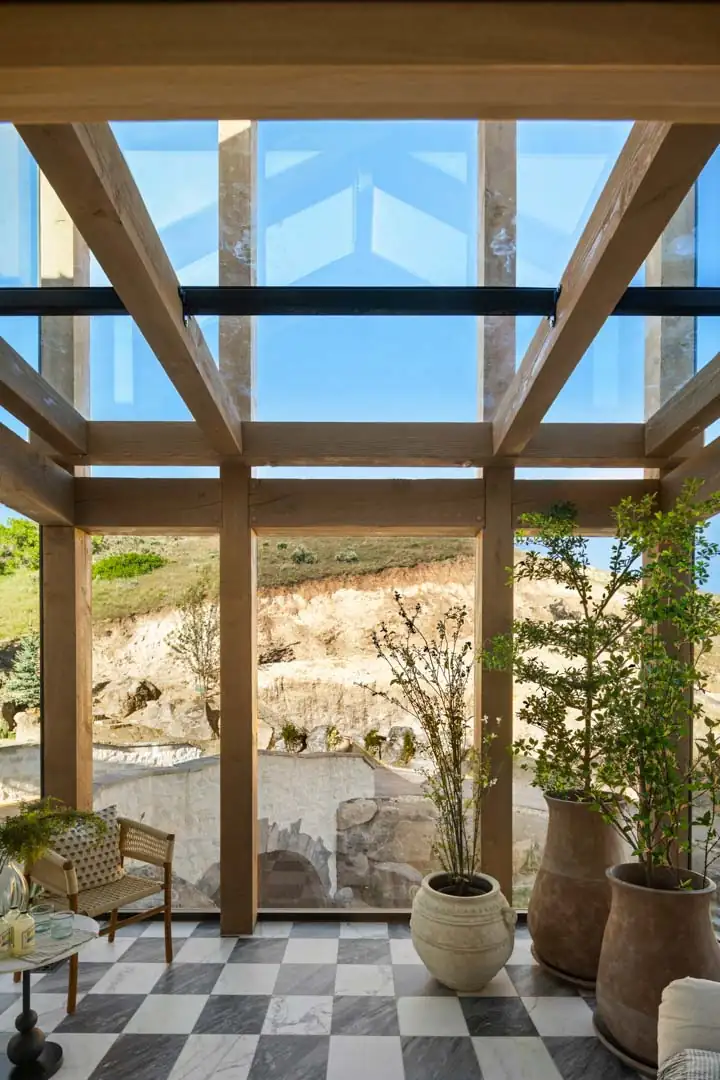 Auberge de la Famille by Raykon Construction