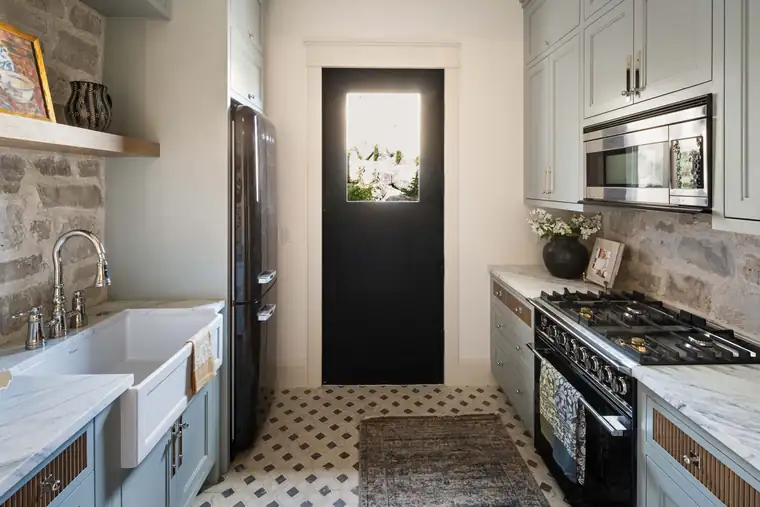 Auberge de la Famille by Raykon Construction