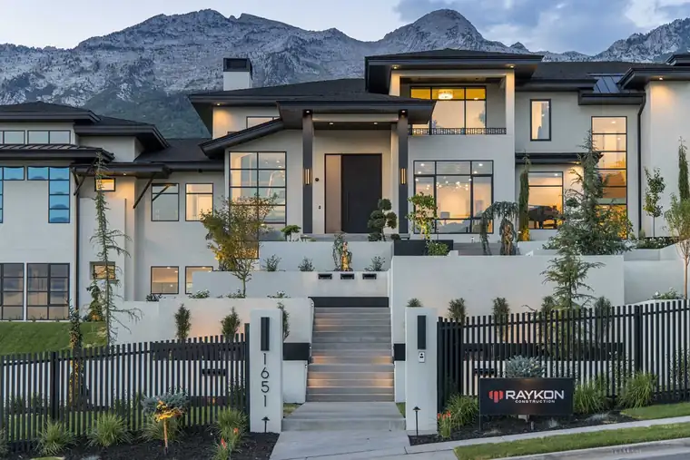The Baccarat by Raykon Construction