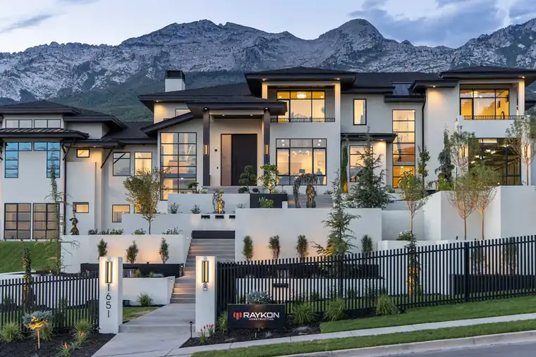 The Baccarat by Raykon Construction
