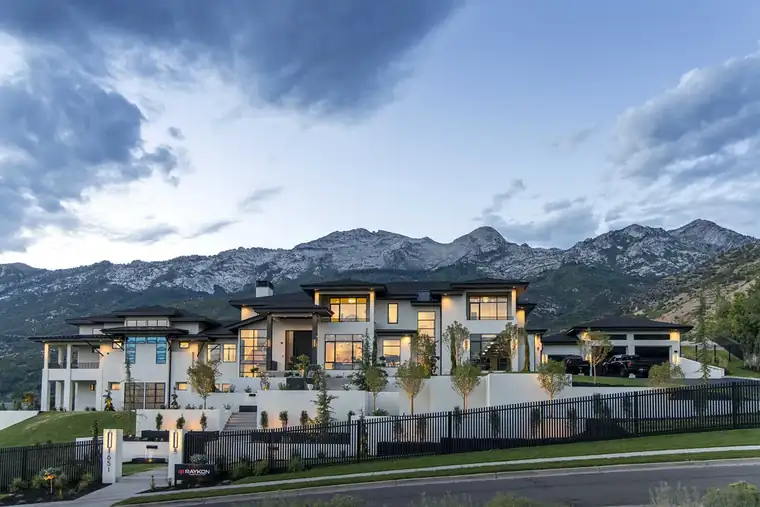 The Baccarat by Raykon Construction