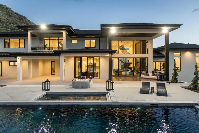 The Baccarat by Raykon Construction