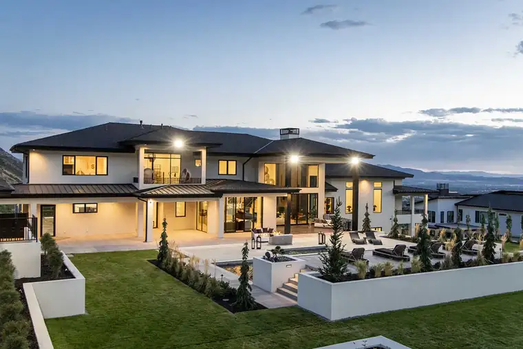The Baccarat by Raykon Construction