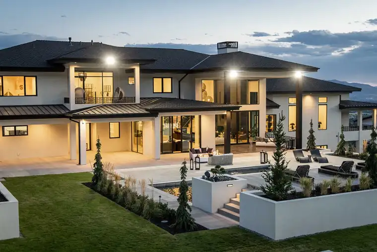 The Baccarat by Raykon Construction