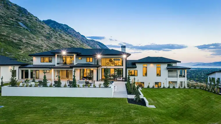 The Baccarat by Raykon Construction