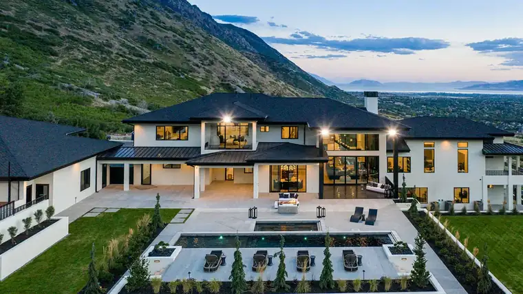 The Baccarat by Raykon Construction