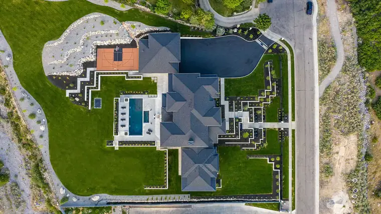 The Baccarat by Raykon Construction