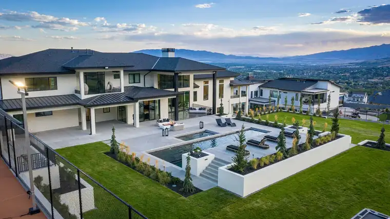 The Baccarat by Raykon Construction