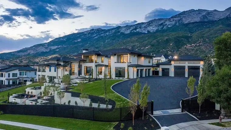 The Baccarat by Raykon Construction