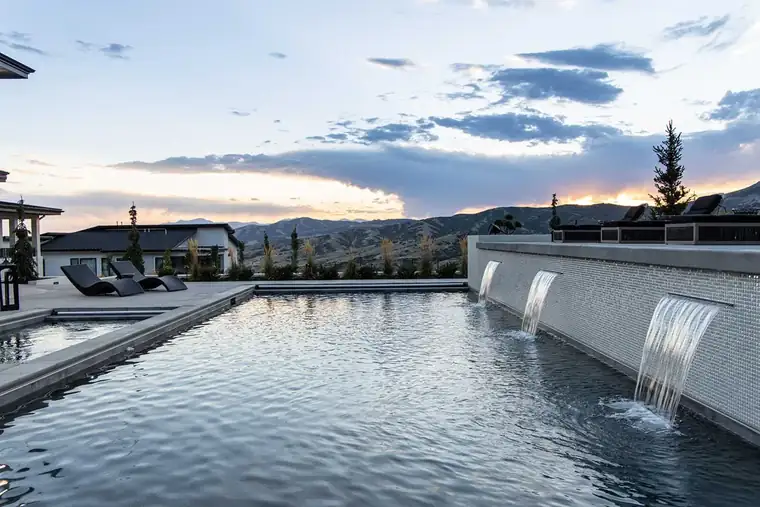 The Baccarat by Raykon Construction