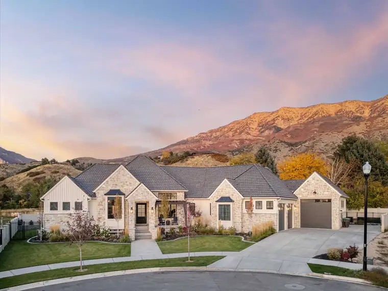 The Canyon Terrace by Raykon Construction
