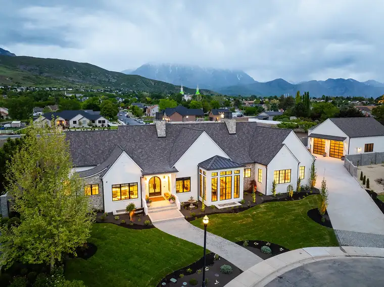 The European Chic by Raykon Construction