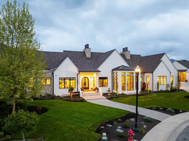 The European Chic by Raykon Construction