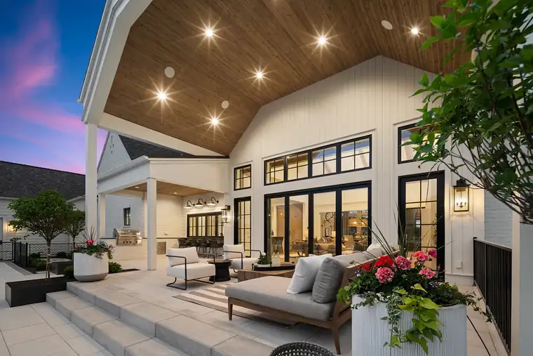 The European Chic by Raykon Construction