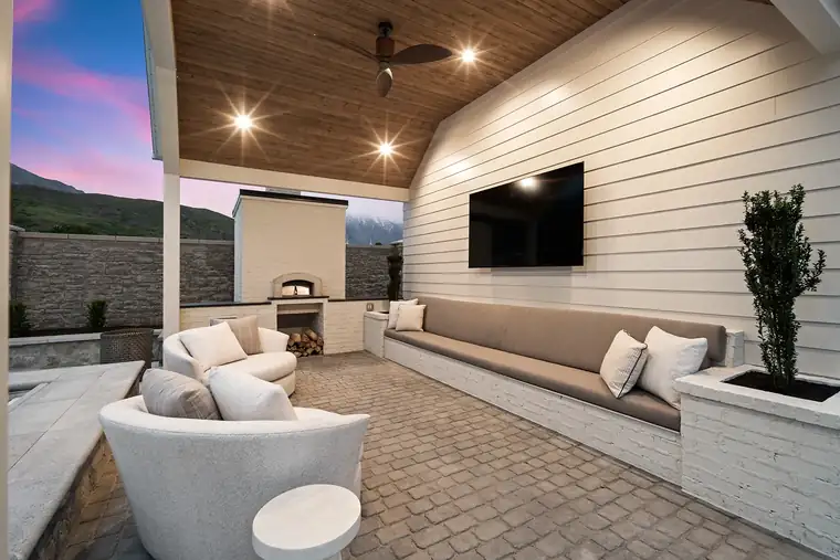 The European Chic by Raykon Construction