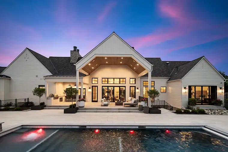 The European Chic by Raykon Construction