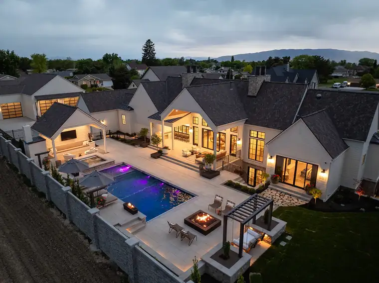 The European Chic by Raykon Construction