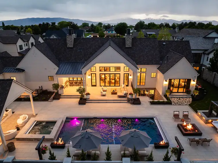 The European Chic by Raykon Construction