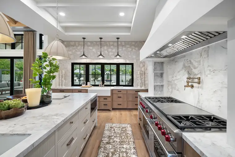 The European Chic by Raykon Construction