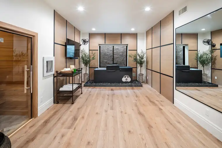 The European Chic by Raykon Construction