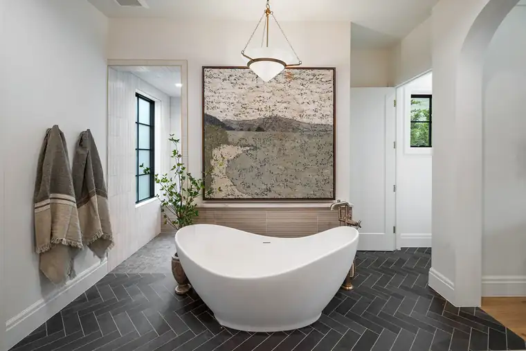 The European Chic by Raykon Construction