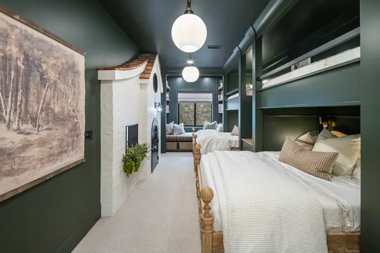 The European Chic by Raykon Construction