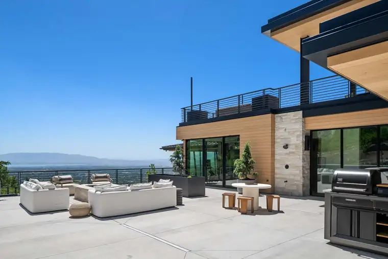 The Evergreen Summit by Raykon Construction