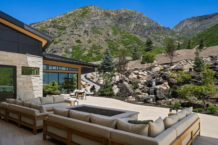 The Evergreen Summit by Raykon Construction