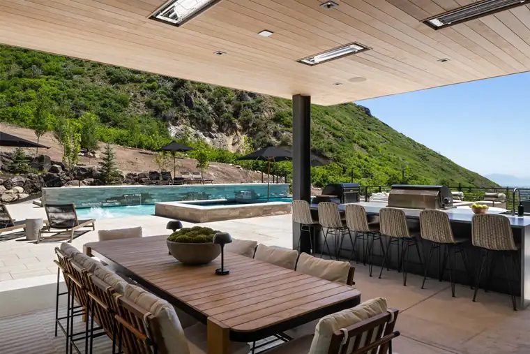 The Evergreen Summit by Raykon Construction