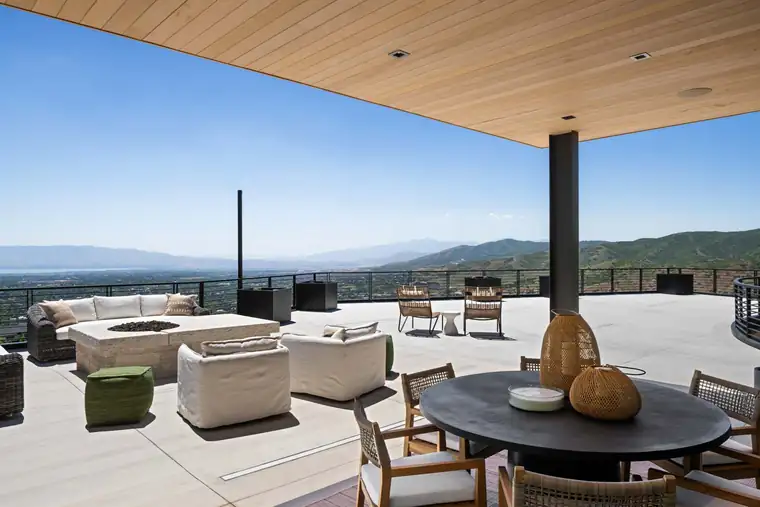 The Evergreen Summit by Raykon Construction