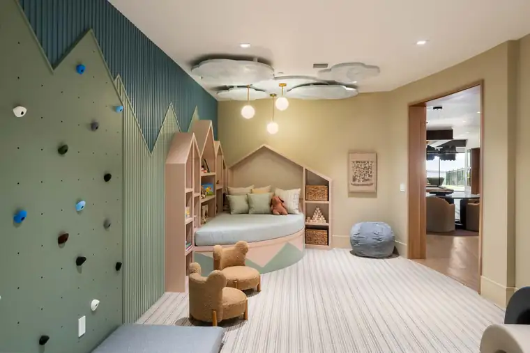 The Evergreen Summit by Raykon Construction