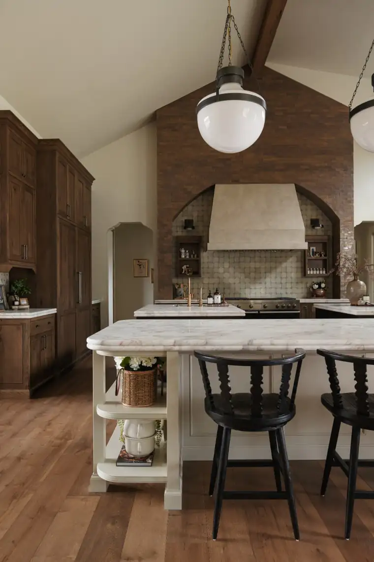 House of Four Chairs by Raykon Construction