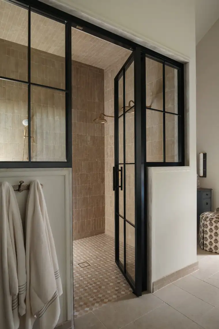 House of Four Chairs by Raykon Construction