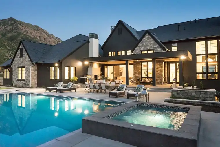 The Mezza by Raykon Construction